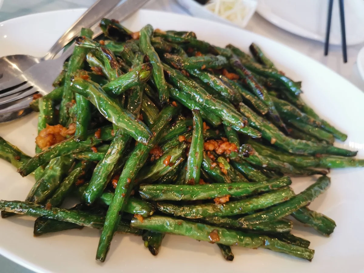 stirfried string beans with minced pork 肉松干煸四季豆榄菜肉松四季豆